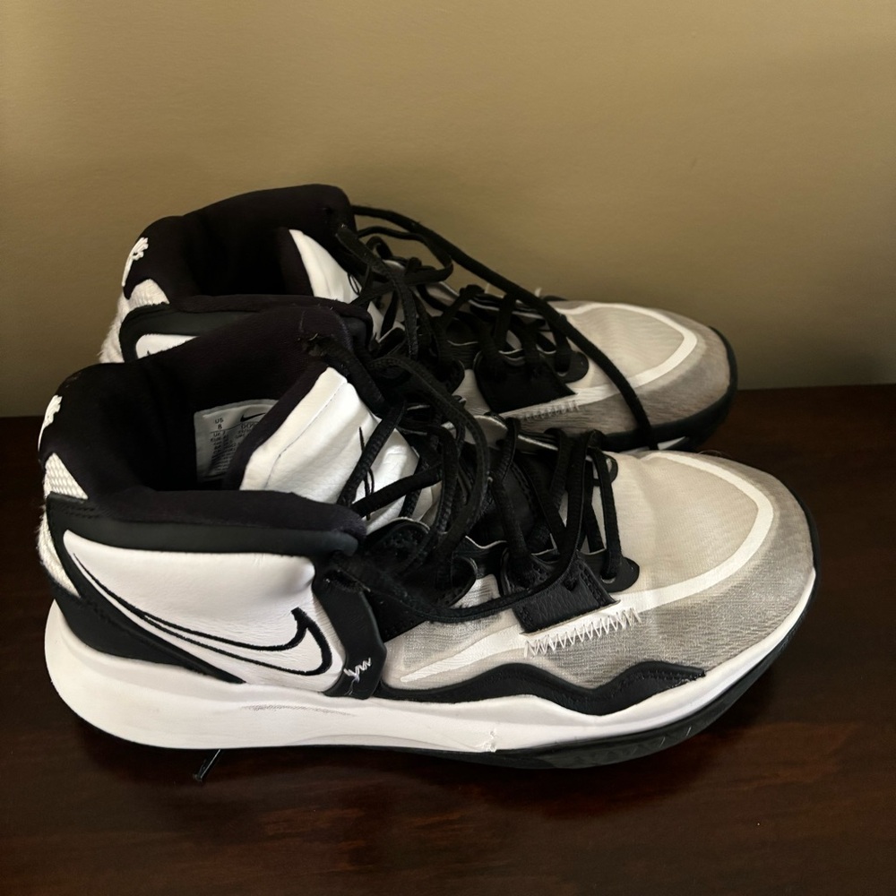 Kyrie Infinity TB 'White Black size 8